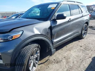 2021 Ford Explorer XLT with VIN 1FMSK8DH1MGA14273, listed as a IAAI auction lot 41934273 with 59,468 mi miles. Bid and sale history available at carsss.com. Image 6.