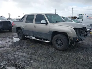 2002 Chevrolet Avalanche with VIN 3GNEK13T72G116748, listed as a IAAI auction lot 41637078 with 274,556 mi miles. Bid and sale history available at carsss.com. Image 1.