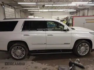 2018 Cadillac Escalade Platinum z VIN 1GYS4DKJ8JR199087, wystawiony jako IAAI lot #42062074 z przebiegiem 97 751 mil mil oraz . Historia ofert i sprzedaży dostępna na DreamBid. Obrazek 14.