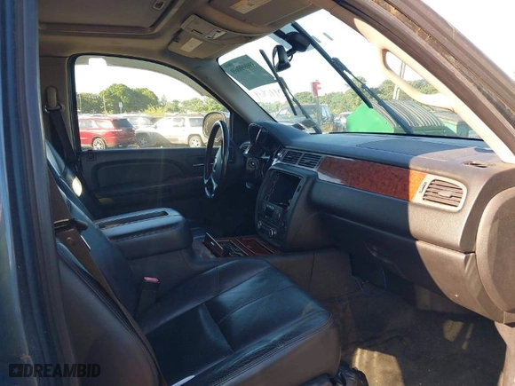 2008 Chevrolet Avalanche LTZ with VIN 3GNFK12348G168207, listed as a IAAI auction lot 39784948 with 1 mi miles. Bid and sale history available at carsss.com. Image 5.