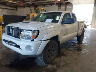 2008 Toyota Tacoma with VIN 5TEUU42NX8Z508056, listed as a IAAI auction lot 41964728 with 92,118 mi miles and . Bid and sale history available at carsss.com. Image 2.