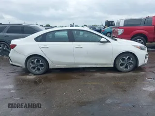 2020 Kia Forte LXS z VIN 3KPF24AD9LE208838, wystawiony jako IAAI lot #42149658 z przebiegiem 160 793 mil mil oraz . Historia ofert i sprzedaży dostępna na DreamBid. Obrazek 13.