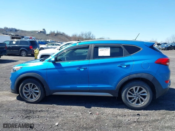 2017 Hyundai Tucson SE Plus with VIN KM8J3CA4XHU315340, listed as a IAAI auction lot 41857937 with 83,957 mi miles. Bid and sale history available at carsss.com. Image 14.