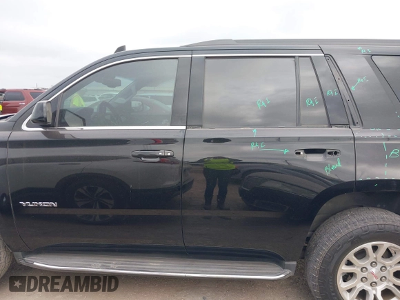 2017 GMC Yukon SLT z VIN 1GKS1BKC8HR214853, wystawiony jako IAAI lot #42145186 z przebiegiem 133 145 mil mil oraz . Historia ofert i sprzedaży dostępna na DreamBid. Obrazek 15.
