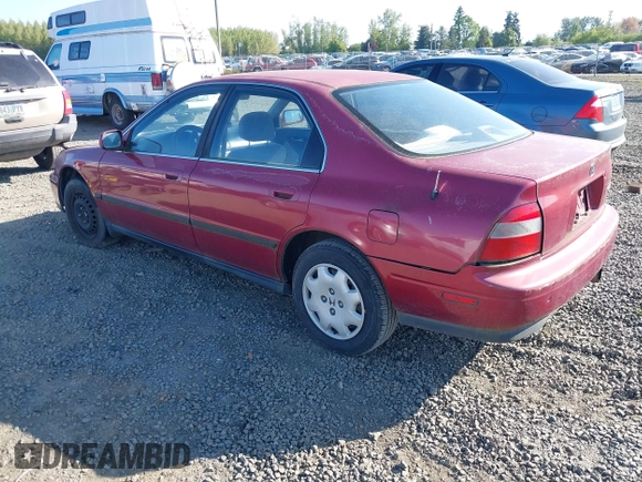 1995 Honda Accord LX with VIN JHMCD5634SC060105, listed as a IAAI auction lot 42111394 with 217,635 mi miles and . Bid and sale history available at carsss.com. Image 3.