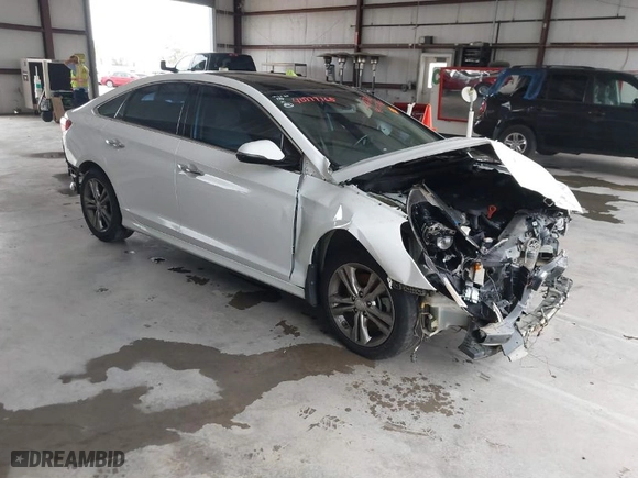 2019 Hyundai Sonata Sport with VIN 5NPE34AF9KH813933, listed as a IAAI auction lot 40777165 with 112,654 mi miles. Bid and sale history available at carsss.com. Image 1.