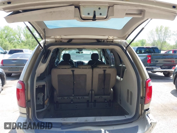 2005 Dodge Caravan SXT with VIN 2D4GP44L35R354679, listed as a IAAI auction lot 42086549 with 225,428 mi miles. Bid and sale history available at carsss.com. Image 12.