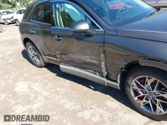 2025 Genesis GV70 2.5T z VIN KMUMADTB3SU178075, wystawiony jako IAAI lot #40492029 z przebiegiem 4 399 mil mil oraz . Historia ofert i sprzedaży dostępna na DreamBid. Obrazek 6.