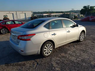 2014 Nissan Sentra SV z VIN 3N1AB7AP4EL677973, wystawiony jako IAAI lot #42574863 z przebiegiem 80 186 mil mil oraz . Historia ofert i sprzedaży dostępna na DreamBid. Obrazek 4.