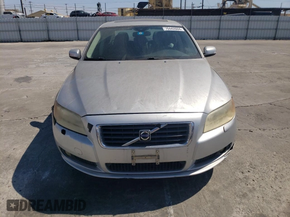 2008 Volvo S80 3.2L with VIN YV1AS982081064192, listed as a Copart auction lot 70442604 with 135,774 mi miles and Salvage Title. Bid and sale history available at carsss.com. Image 5.