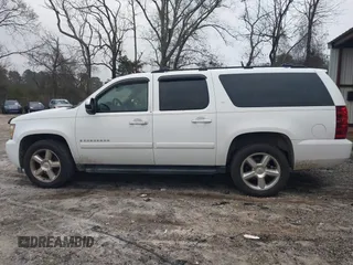 2007 Chevrolet Suburban LT с VIN 1GNFC16J17J187848, выставлен на аукционе IAAI как лот 41553241 с пробегом Не указан миль и . История ставок и продаж доступна на DreamBid. Изображение 14.