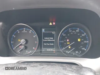 2018 Toyota RAV4 LE with VIN JTMZFREV8JJ729812, listed as a IAAI auction lot 41755640 with 43,630 mi miles. Bid and sale history available at carsss.com. Image 7.