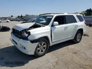2013 Toyota 4Runner SR5 z VIN JTEZU5JR5D5047745, wystawiony jako Copart lot #62596935 z przebiegiem 178 090 mil mil oraz Czysty tytuł • Clean title. Historia ofert i sprzedaży dostępna na DreamBid. Obrazek 1.