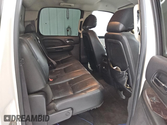 2011 GMC Sierra 1500 Denali z VIN 3GTP2XE21BG345323, wystawiony jako Copart lot #43329045 z przebiegiem 236 126 mil mil oraz Czysty tytuł • Clean title. Historia ofert i sprzedaży dostępna na DreamBid. Obrazek 10.