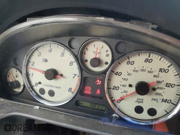 2001 Mazda MX-5 Miata z VIN JM1NB353610200693, wystawiony jako Copart lot #55385725 z przebiegiem 98 777 mil mil oraz Szkoda całkowita • Salvage title. Historia ofert i sprzedaży dostępna na DreamBid. Obrazek 9.