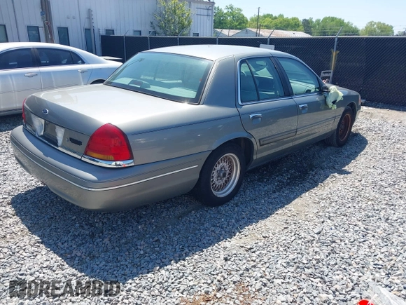 1999 Ford Crown Victoria LX с VIN 2FAFP74W8XX160853, выставлен на аукционе IAAI как лот 41987108 с пробегом 100 582 миль миль и . История ставок и продаж доступна на DreamBid. Изображение 4.