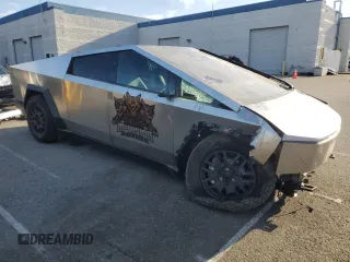 2024 Tesla Cybertruck z VIN 7G2CEHED8RA014228, wystawiony jako Copart lot #49007345 z przebiegiem 10 050 mil mil oraz Szkody całkowita. Historia ofert i sprzedaży dostępna na DreamBid. Obrazek 4.