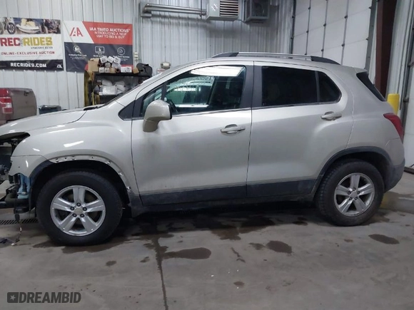 2016 Chevrolet Trax LT with VIN 3GNCJPSB6GL258576, listed as a IAAI auction lot 41692094 with 125,705 mi miles. Bid and sale history available at carsss.com. Image 14.