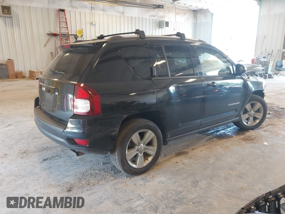 2016 Jeep Compass Sport z VIN 1C4NJCBA7GD621393, wystawiony jako IAAI lot #42640609 z przebiegiem 130 885 mil mil oraz . Historia ofert i sprzedaży dostępna na DreamBid. Obrazek 4.