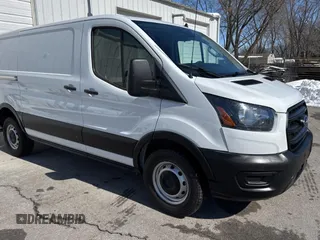 2020 Ford Transit Cargo z VIN 1FTBR1Y80LKB77803, wystawiony jako Copart lot #46653345 z przebiegiem 41 473 mil mil oraz Czysty tytuł • Clean title. Historia ofert i sprzedaży dostępna na DreamBid. Obrazek 1.