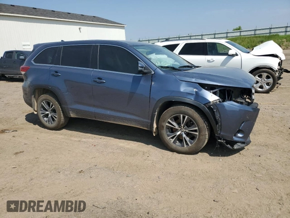 2018 Toyota Highlander LE z VIN 5TDBZRFH0JS814535, wystawiony jako Copart lot #61016835 z przebiegiem Nie podano mil oraz Czysty tytuł • Clean title. Historia ofert i sprzedaży dostępna na DreamBid. Obrazek 4.