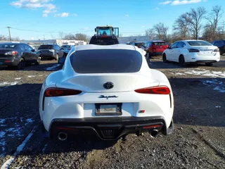 2022 Toyota GR Supra 3.0 with VIN WZ1DB0C08NW053137, listed as a IAAI auction lot 41267836 with 1 mi miles. Bid and sale history available at carsss.com. Image 16.