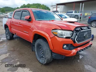 2018 Toyota Tacoma SR z VIN 3TMCZ5AN4JM169995, wystawiony jako IAAI lot #42223526 z przebiegiem 89 000 mil mil oraz . Historia ofert i sprzedaży dostępna na DreamBid. Obrazek 1.