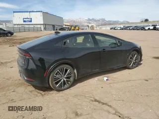 2023 Toyota Prius LE z VIN JTDACAAU4P3007061, wystawiony jako Copart lot #48859845 z przebiegiem 23 680 mil mil oraz Szkoda całkowita • Salvage title. Historia ofert i sprzedaży dostępna na DreamBid. Obrazek 3.
