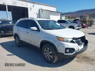 2011 Kia Sorento LX with VIN 5XYKTDA10BG072702, listed as a IAAI auction lot 41762573 with 142,937 mi miles. Bid and sale history available at carsss.com. Image 1.