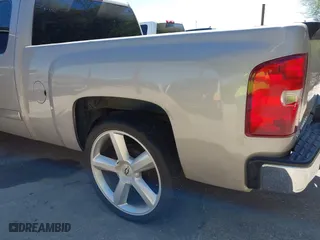 2008 Chevrolet Silverado 1500 LT w/1LT with VIN 1GCEC19J08Z275521, listed as a IAAI auction lot 41859064 with 171,186 mi miles. Bid and sale history available at carsss.com. Image 6.