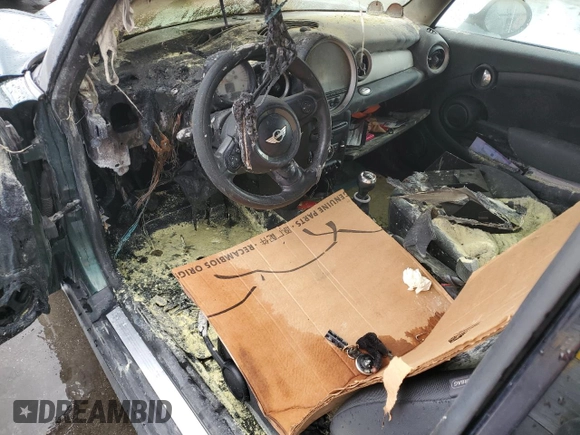 2011 MINI Hardtop z VIN WMWSU3C50BT182884, wystawiony jako Copart lot #56291255 z przebiegiem Nie podano mil oraz Szkoda całkowita • Salvage title. Historia ofert i sprzedaży dostępna na DreamBid. Obrazek 8.