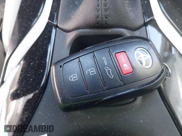 2023 Toyota Corolla Cross XLE z VIN 7MUDAABG7PV049417, wystawiony jako IAAI lot #42037055 z przebiegiem 28 325 mil mil oraz . Historia ofert i sprzedaży dostępna na DreamBid. Obrazek 11.