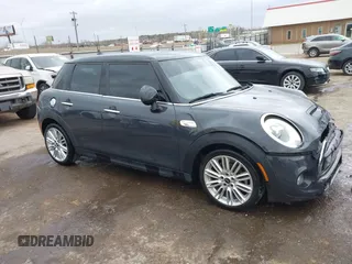 2017 MINI Hardtop 4 Door Cooper S z VIN WMWXU3C3XH2F49201, wystawiony jako IAAI lot #41837027 z przebiegiem 75 949 mil mil oraz . Historia ofert i sprzedaży dostępna na DreamBid. Obrazek 14.