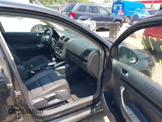2010 Volkswagen Jetta SE z VIN 3VWRZ7AJ9AM042787, wystawiony jako IAAI lot #42466773 z przebiegiem 144 829 mil mil oraz . Historia ofert i sprzedaży dostępna na DreamBid. Obrazek 5.