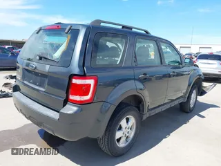 2008 Ford Escape XLS z VIN 1FMCU02Z28KD32661, wystawiony jako IAAI lot #42316426 z przebiegiem 184 552 mil mil oraz . Historia ofert i sprzedaży dostępna na DreamBid. Obrazek 4.