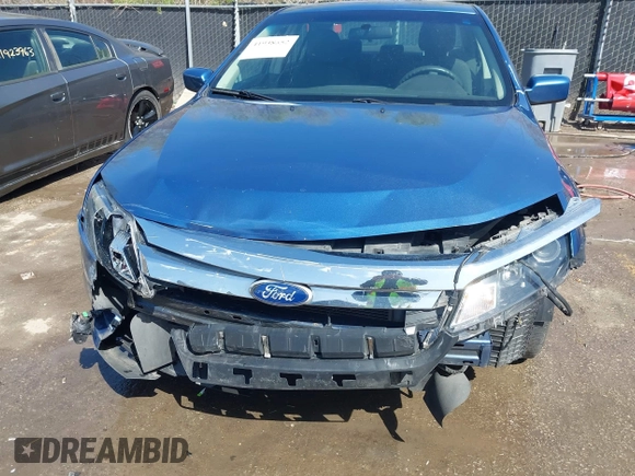 2010 Ford Fusion SE z VIN 3FAHP0HA0AR355625, wystawiony jako IAAI lot #41938652 z przebiegiem 157 660 mil mil oraz . Historia ofert i sprzedaży dostępna na DreamBid. Obrazek 6.