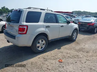 2011 Ford Escape XLT z VIN 1FMCU9DG3BKB69543, wystawiony jako IAAI lot #42763900 z przebiegiem 82 676 mil mil oraz . Historia ofert i sprzedaży dostępna na DreamBid. Obrazek 4.