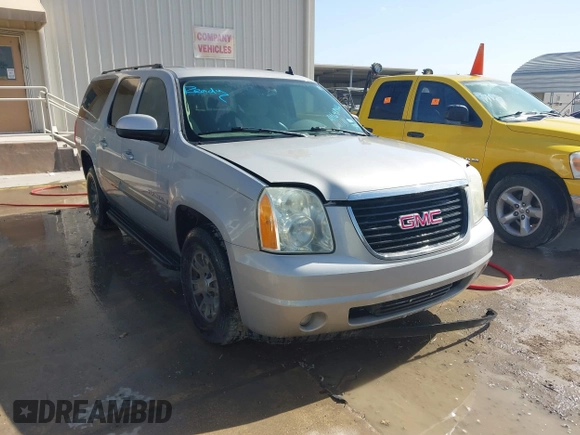 2007 GMC Yukon XL SLT with VIN 1GKFC16017J242173, listed as a IAAI auction lot 41641466 with 196,631 mi miles. Bid and sale history available at carsss.com. Image 1.