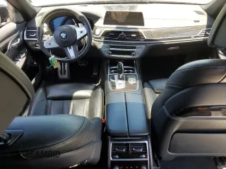 2020 BMW 7 Series 740i z VIN WBA7T2C02LGF96611, wystawiony jako Copart lot #61451935 z przebiegiem 61 185 mil mil oraz Szkoda całkowita • Salvage title. Historia ofert i sprzedaży dostępna na DreamBid. Obrazek 8.
