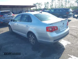 2005 Volkswagen Jetta 2.5L с VIN 3VWDF71K65M608938, выставлен на аукционе IAAI как лот 41880658 с пробегом 108 701 миль миль и . История ставок и продаж доступна на DreamBid. Изображение 3.