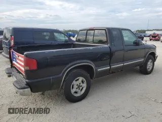 2002 Chevrolet S-10 LS with VIN 1GCDT19W528176049, listed as a Copart auction lot 44187225 with 0 mi miles and Clean Title. Bid and sale history available at carsss.com. Image 3.