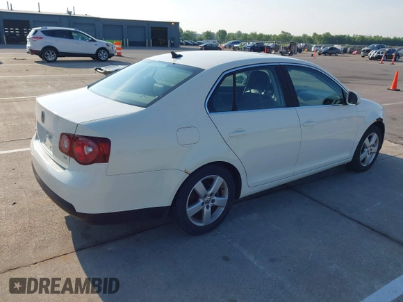 2008 Volkswagen Jetta SE z VIN 3VWRM71K38M188426, wystawiony jako IAAI lot #42581006 z przebiegiem 176 747 mil mil oraz . Historia ofert i sprzedaży dostępna na DreamBid. Obrazek 4.