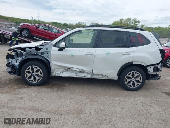 2024 Subaru Forester Premium with VIN JF2SKADC1RH496259, listed as a IAAI auction lot 42288694 with 13,568 mi miles and . Bid and sale history available at DreamBid. Image 14.