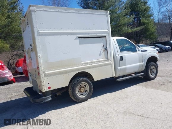 2015 Ford F-250 XL z VIN 1FDBF2B66FEA47593, wystawiony jako IAAI lot #38838987 z przebiegiem 438 340 mil mil oraz . Historia ofert i sprzedaży dostępna na DreamBid. Obrazek 4.
