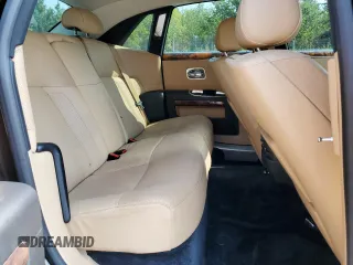 2010 Rolls-Royce Ghost z VIN SCA664S54AUX49006, wystawiony jako Copart lot #71230504 z przebiegiem Nie podano mil oraz Tytuł czysty. Historia ofert i sprzedaży dostępna na DreamBid. Obrazek 6.