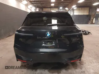 2025 BMW iX M60 z VIN WB533CF02SCS73399, wystawiony jako IAAI lot #41801132 z przebiegiem 3 766 mil mil oraz . Historia ofert i sprzedaży dostępna na DreamBid. Obrazek 17.