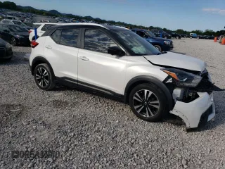 2020 Nissan Kicks SR z VIN 3N1CP5DV8LL477913, wystawiony jako Copart lot #57950245 z przebiegiem 31 009 mil mil oraz Szkoda całkowita • Salvage title. Historia ofert i sprzedaży dostępna na DreamBid. Obrazek 4.