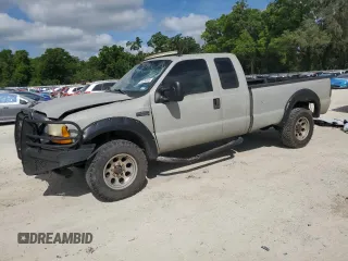 2001 Ford Super Duty F-250 XL with VIN 1FTNX21F11ED21923, listed as a Copart auction lot 51254845 with 271,252 mi miles and Salvage Title. Bid and sale history available at carsss.com. Image 1.
