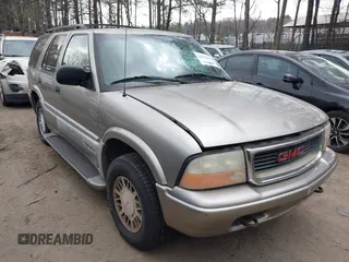 2000 GMC Jimmy SLT Convenience with VIN 1GKDT13W9Y2216559, listed as a IAAI auction lot 41855802 with 196,759 mi miles. Bid and sale history available at carsss.com. Image 1.
