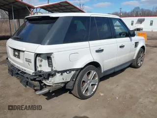 2011 Land Rover Range Rover Sport SC z VIN SALSH2E4XBA715091, wystawiony jako IAAI lot #41689486 z przebiegiem 157 470 mil mil oraz . Historia ofert i sprzedaży dostępna na DreamBid. Obrazek 4.